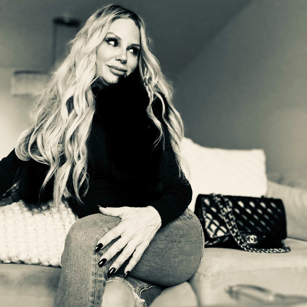 Meet your Posher, Joelie